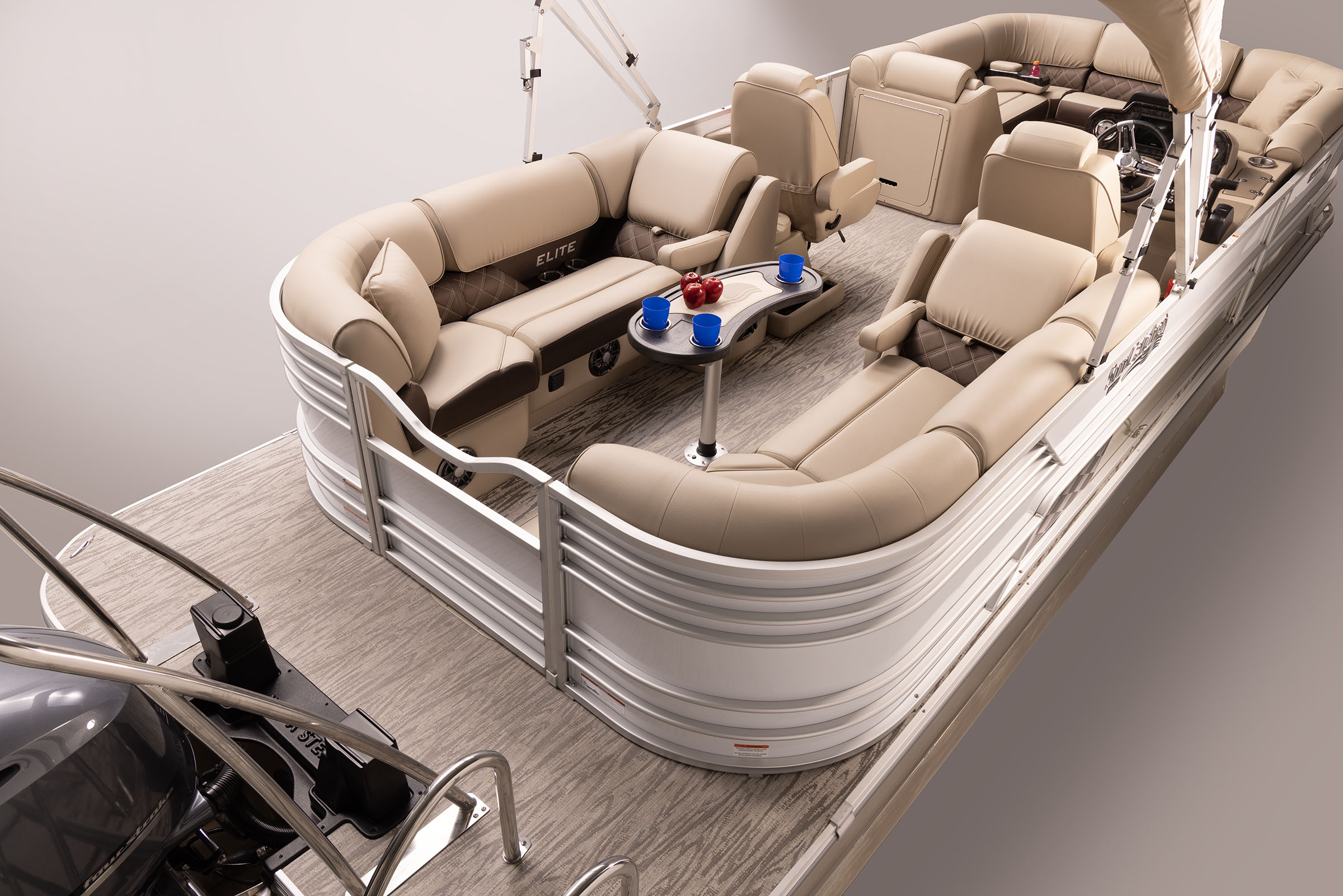 Elite 324 RC Stern Couches