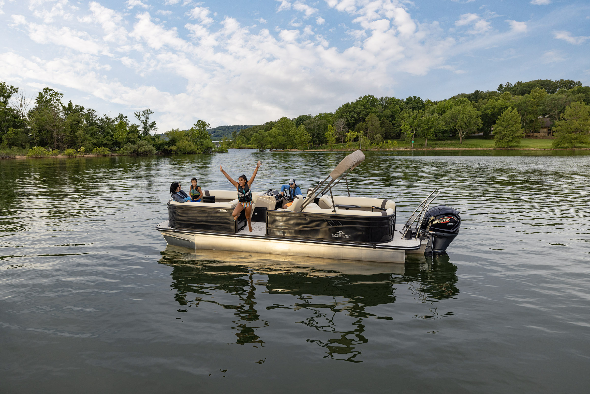 SunCatcher Select 324 RC family fun pontoon