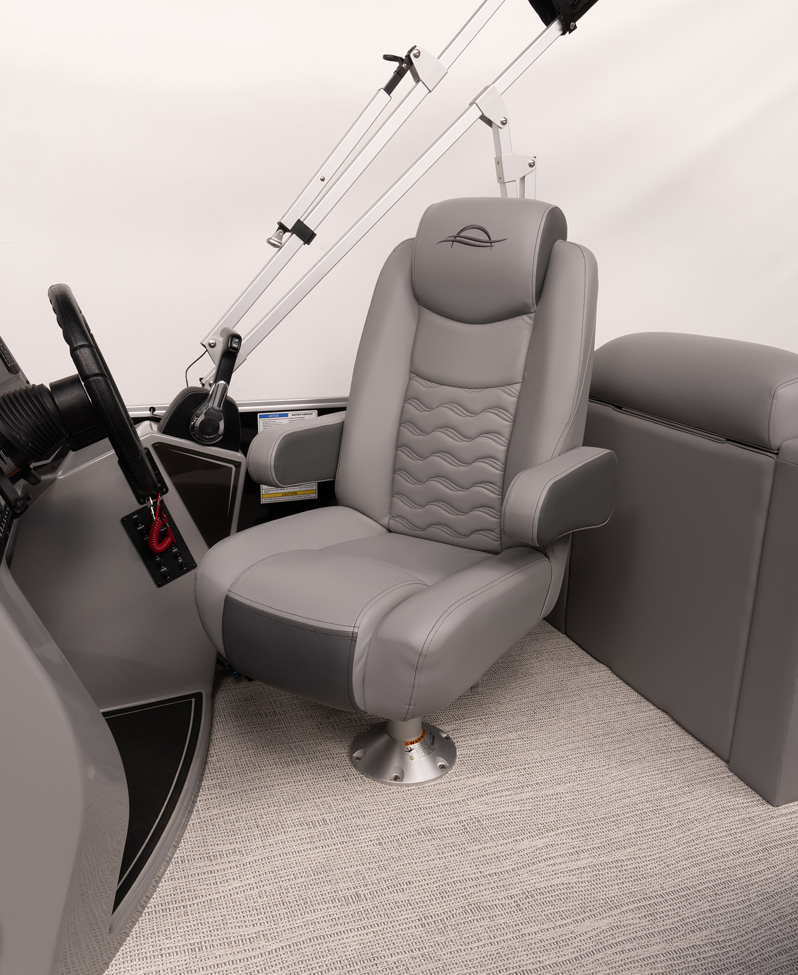 Fusion 324 SS Captain Chair